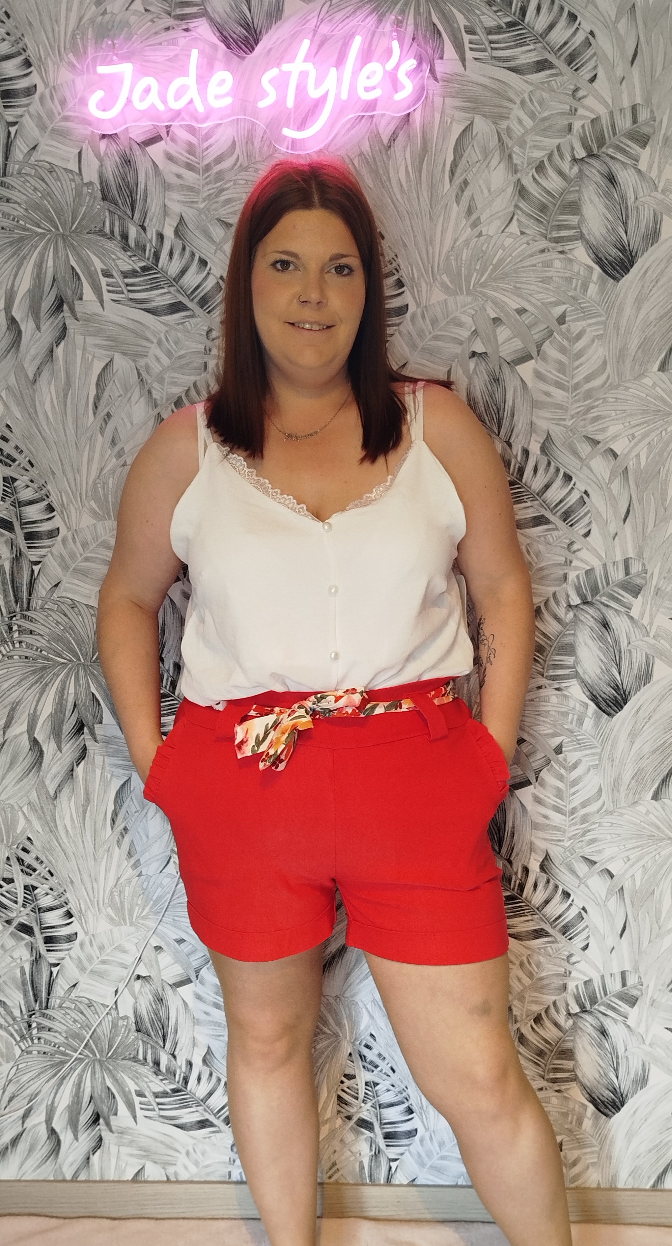 Short avec ceinture fleurie